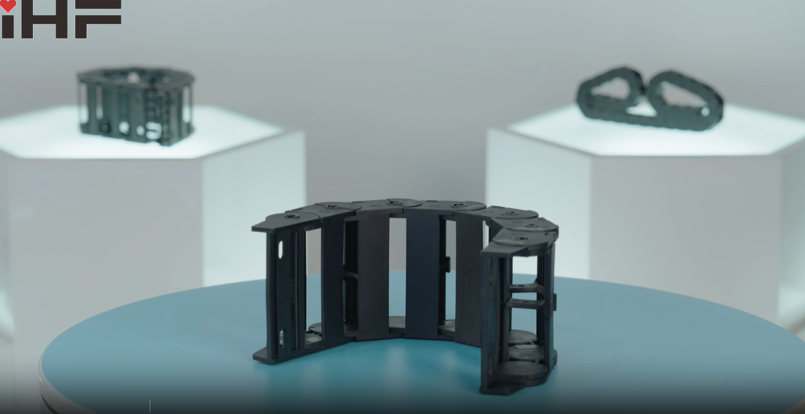 Точность в движении: как нейлоновые кабельные цепи повышают надежность современной автоматизации